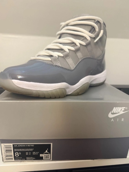 Size 8.5 - Air Jordan 11 Retro 2001 Cool Grey main image 4